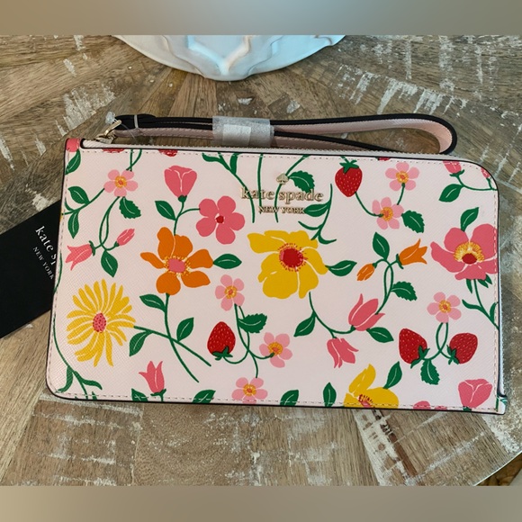 Kate Spade Lucy garden strawberry wallet wristlet medium pink 🍓limited edition - Picture 7 of 7